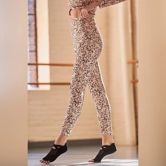 Anthropologie | The Upside Leopard Dance Midi Leggings in the color Safari Print - Picture 7 of 7
